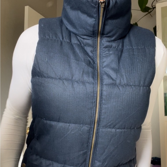 Navy puffer vest - Picture 9 of 11
